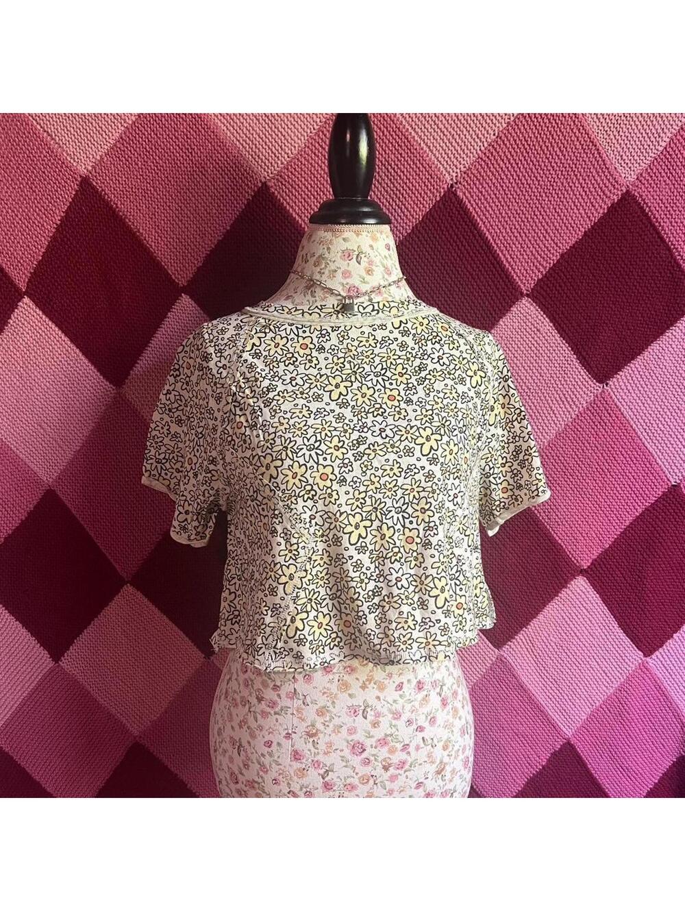 light yellow retro floral boxy cropped tee